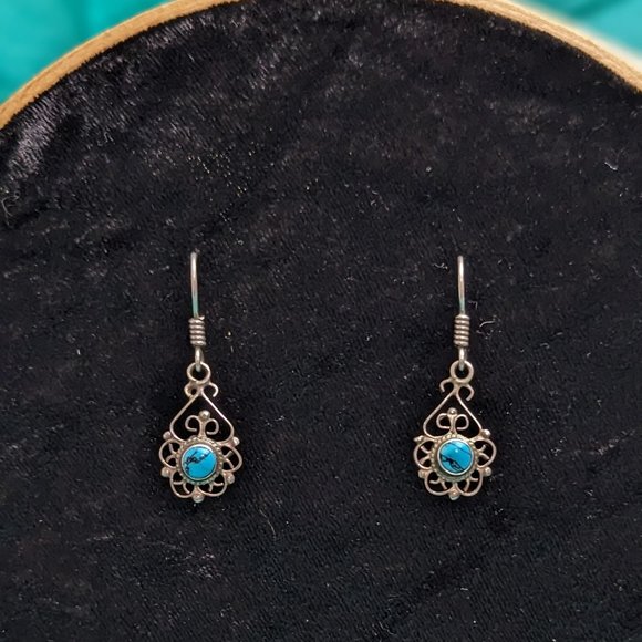 Real silver dangling earrings with turquoise stone - Picture 1 of 3